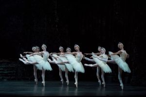 Birmingham-Royal-Ballet-shows-Swan-Lake (1)